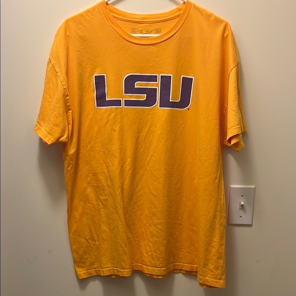 Louisiana State University Yellow T-Shirt size XL